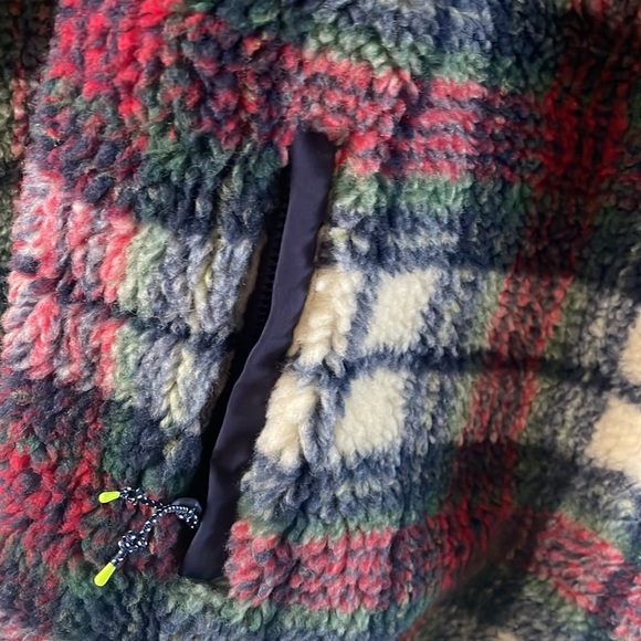 Vineyard Vines Tartan Sherpa Popover NEW- Size Small - Picture 10 of 11